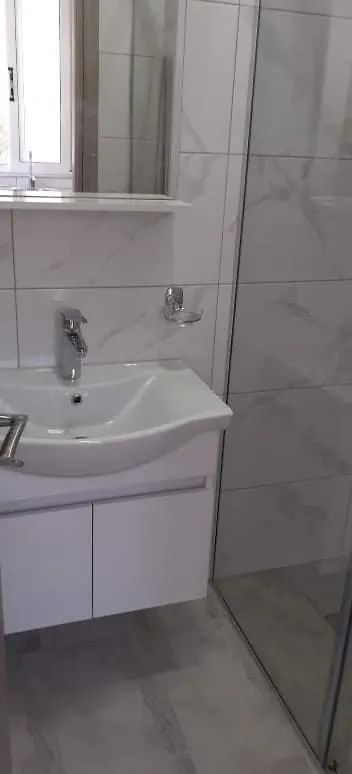 Saranda Camping Riverside Room סרנדה